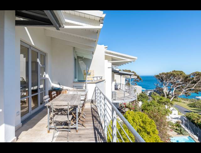 3 BEDROOM APARTMENT TO LET IN CAMPS BAY